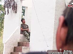 嘿,瘦弱军装小鲜肉,想在树林里来场后门激情吗?