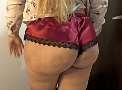 Mature Colombian BBW Soraya Strips Her Big Ass And Juicy Pussy For Camera. Riding In Homemade Scene.