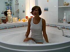 russian horny slut sima zasadilo in the bathtub