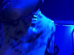 fui no show do dinho alves e transei com os funcionários depois