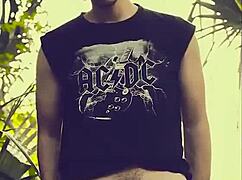 A casual story unfolds about gay experiences in everyday life