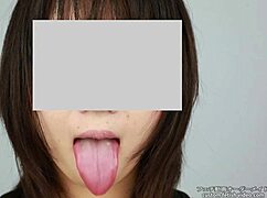 Watch this Asian girl use her tongue in a fetish way
