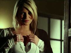 欧洲美女撕衣挑逗脱衣舞