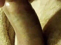 i'm johnny, and this blonde gives me some head, but f it feels amazin