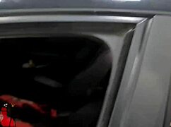 街头操陌生人爽翻天，绿帽老公在一旁看着