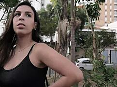 娇小拉丁妹Leticia街头服务只要50雷亚尔