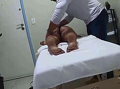 太猛了！Ninfeta按摩高潮偷干按摩师！