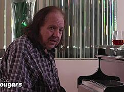 Gracie Glam的完美翘臀被老男人舔得爽翻！