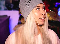 college girl with a big butt shows herself online for a few dollars