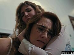 禁忌Lena Paul被朋友内射，妻子Siri Dahl在一旁看着！