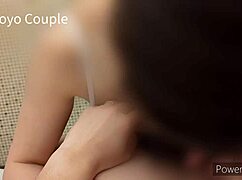 18+小媳妇校泳装cosplay给情人自拍