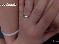 18+小媳妇校泳装cosplay给情人自拍