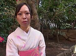 哟，看这个热辣的浴衣日本熟女诺佐米·田中！ 🔥