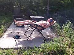 Scarlett抓住继子，给他口交到爆脸射精！