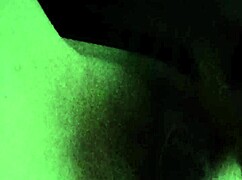 刚干完的敏感骚逼捏阴蒂超爽