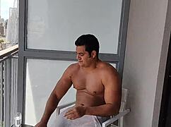 尤里·高乔，今天来池边一起热辣猛干？