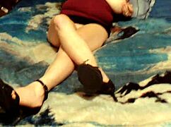 性感人妻穿高跟裙自慰自拍每下都撩人！