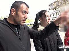 嘿，Anie Darling，想在街头按摩后一起调皮吗？