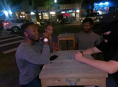 我迷上了春假群交预告，那些大奶头让我疯狂！