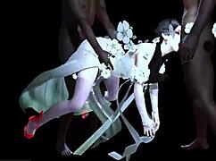 嘿，想看两个大黑鸡巴猛干大奶妹在3D动漫里吗？