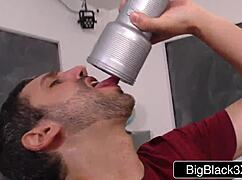 why does the black bully get the ass while the white wimp just wanks? assh lee