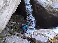 哇，和我的亚洲朋友一起疯狂跳舞，超棒的大师级狂欢！