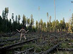 嘿 来看我在森林裸体自摸？