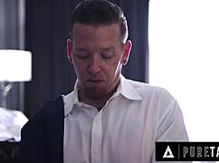 Kali Roses主妇卧室偷情，衣柜里差点被抓