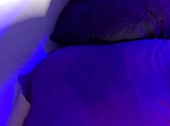 沙发桌上吸他鸡巴求吞精