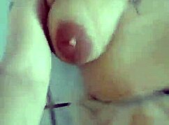 gordinha se exibindo para a camera