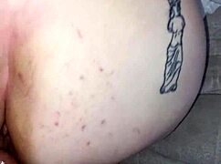 金发骚货女友在跨种族场景中被狠狠操屁眼