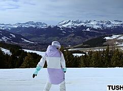 骚妹群P口爆脸射大胆吞精