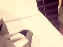 我和哥们在浴室里瞎搞，你懂的吧？