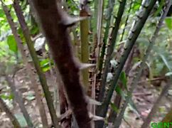 我把他弄上床尝我的肥美黑妞热穴