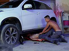 偷看Staxus的生殖器无套年轻男行动 😈