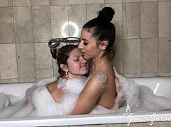 Nelly Kent and Gina Gerson are fucking in the bathroom 😍