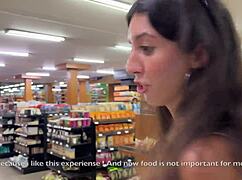 超市里满脸精液的妹子大摇大摆，我啥都能给她买... 精液漫步！