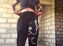 疯狂骚货激烈脱衣舞撕衣服狂野