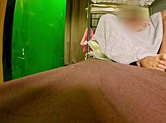 旅馆混住房间变疯狂，公共浴室手淫秀刺激爆棚！