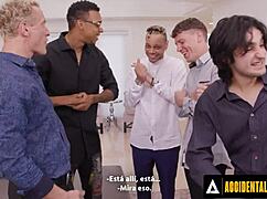 见过像Kitana Montana这样的大胸脱衣舞娘意外被群干吗？