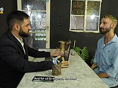 O Estagiário Guloso在工作中挑战巨屌