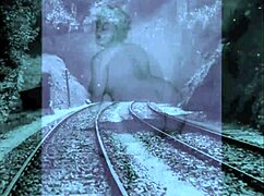 复古色情插画展示怀旧风Hentai艺术，动漫诱惑魅力十足