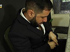 O Estagiário Guloso在工作中挑战巨屌