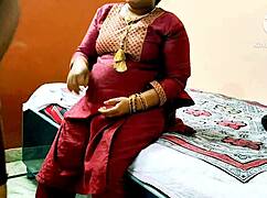 印度desi bhabhi被健身男孩弯腰粗暴干