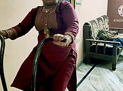 印度desi bhabhi被健身男孩弯腰粗暴干