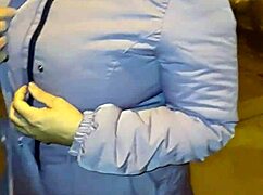 Mi Madrastra Teases With Her Curves in Homemade Clip