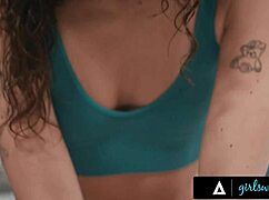 girlsway milf silvia saige thanks stepbae liz jordan for saving her with hot scissoring