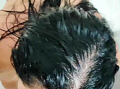 novinha急切吸鸡巴，同时躲避隔壁房间的父母