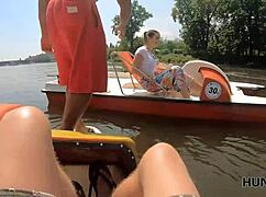 Kurvige Tussi mit Saftigen Titten Fucks Stranger for Cash