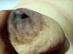 嘿印度人妻想让大屁股被按摩吗